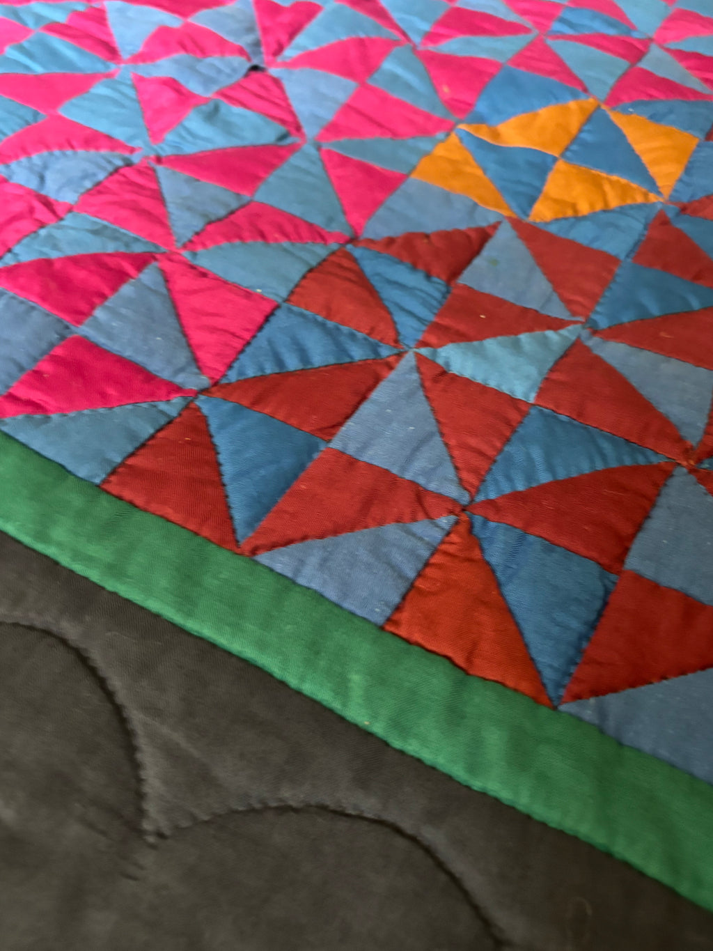 Amish wall hanging quilt