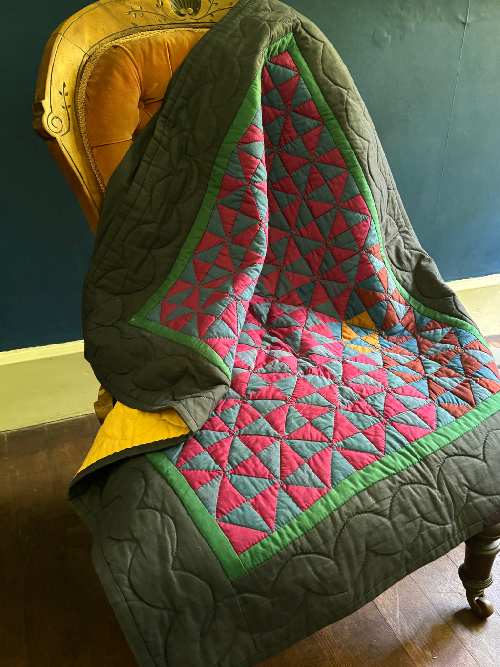 Amish wall hanging quilt